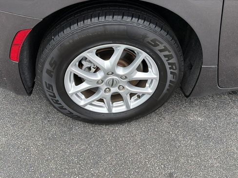 Used 2023 Chrysler Pacifica Touring-L FWD image 35