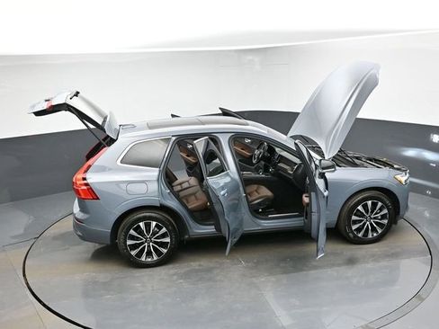 Used 2023 Volvo XC60 B5 Plus image 39