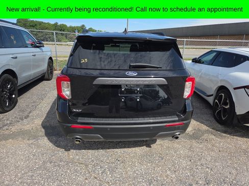 Used 2024 Ford Explorer XLT w/ Equipment Group 202A RWD image 5