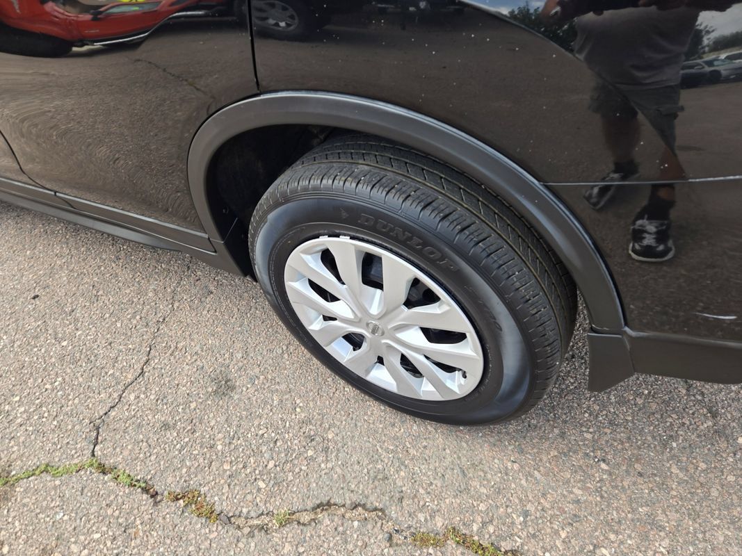 Used 2017 Nissan Rogue S AWD/4WD image 7
