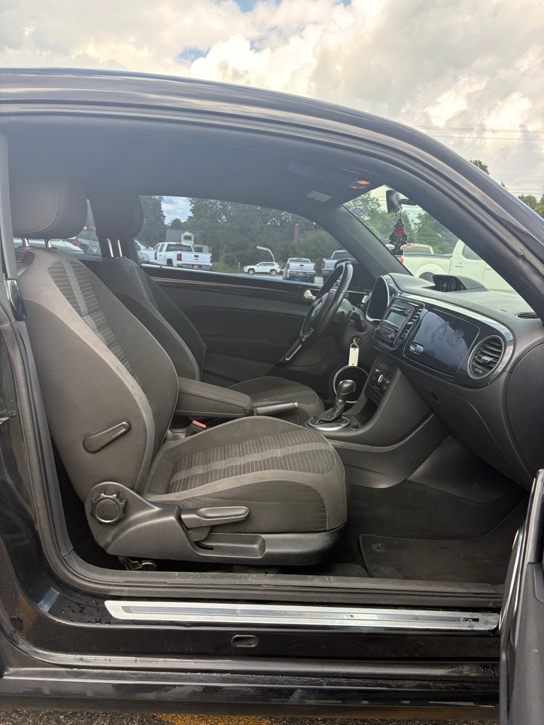 Used 2015 Volkswagen Beetle R-Line FWD image 10