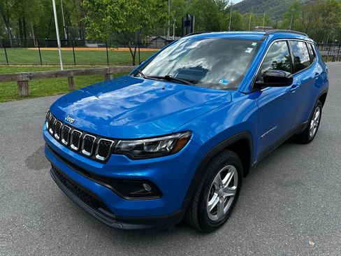 Used 2024 Jeep Compass Latitude AWD/4WD image 8
