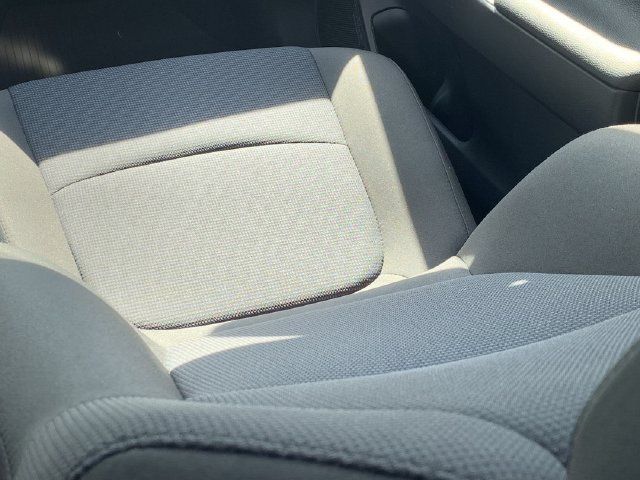 Used 2025 Toyota RAV4 LE AWD/4WD image 33