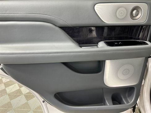 Used 2019 Lincoln Navigator Reserve image 15