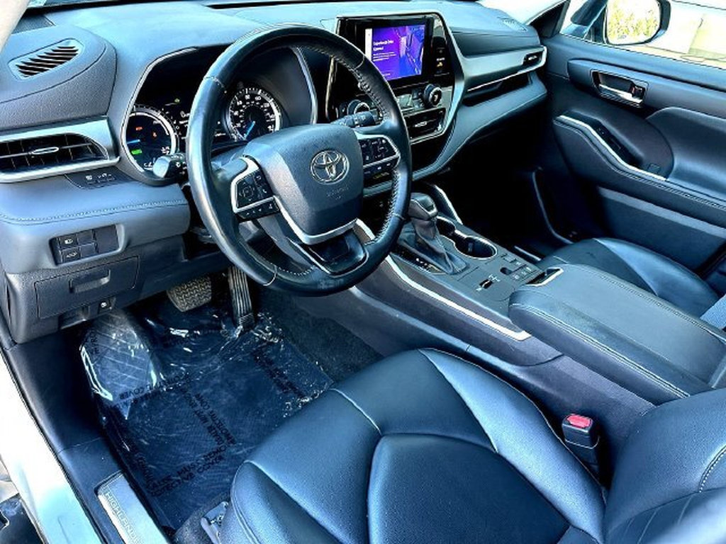 Used 2023 Toyota Highlander XLE FWD image 13