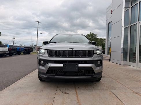 Used 2023 Jeep Compass Latitude AWD/4WD image 7