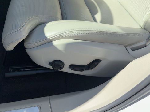 Certified 2023 Volvo XC60 T8 Ultimate w/ Climate Package image 14