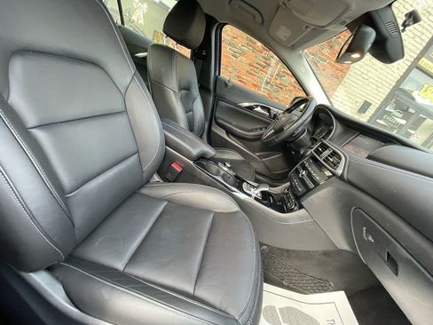 Used 2018 INFINITI QX30 Luxury w/ Cargo Package image 21