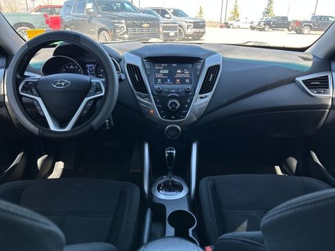 Used 2017 Hyundai Veloster Base image 6