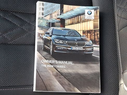 Used 2019 BMW 750i xDrive w/ Executive Package image 32