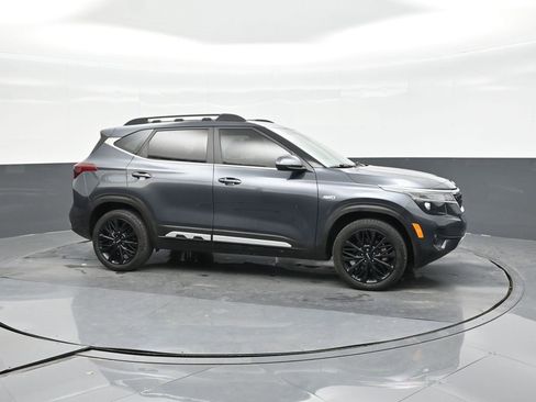 Used 2022 Kia Seltos Nightfall Edition image 11