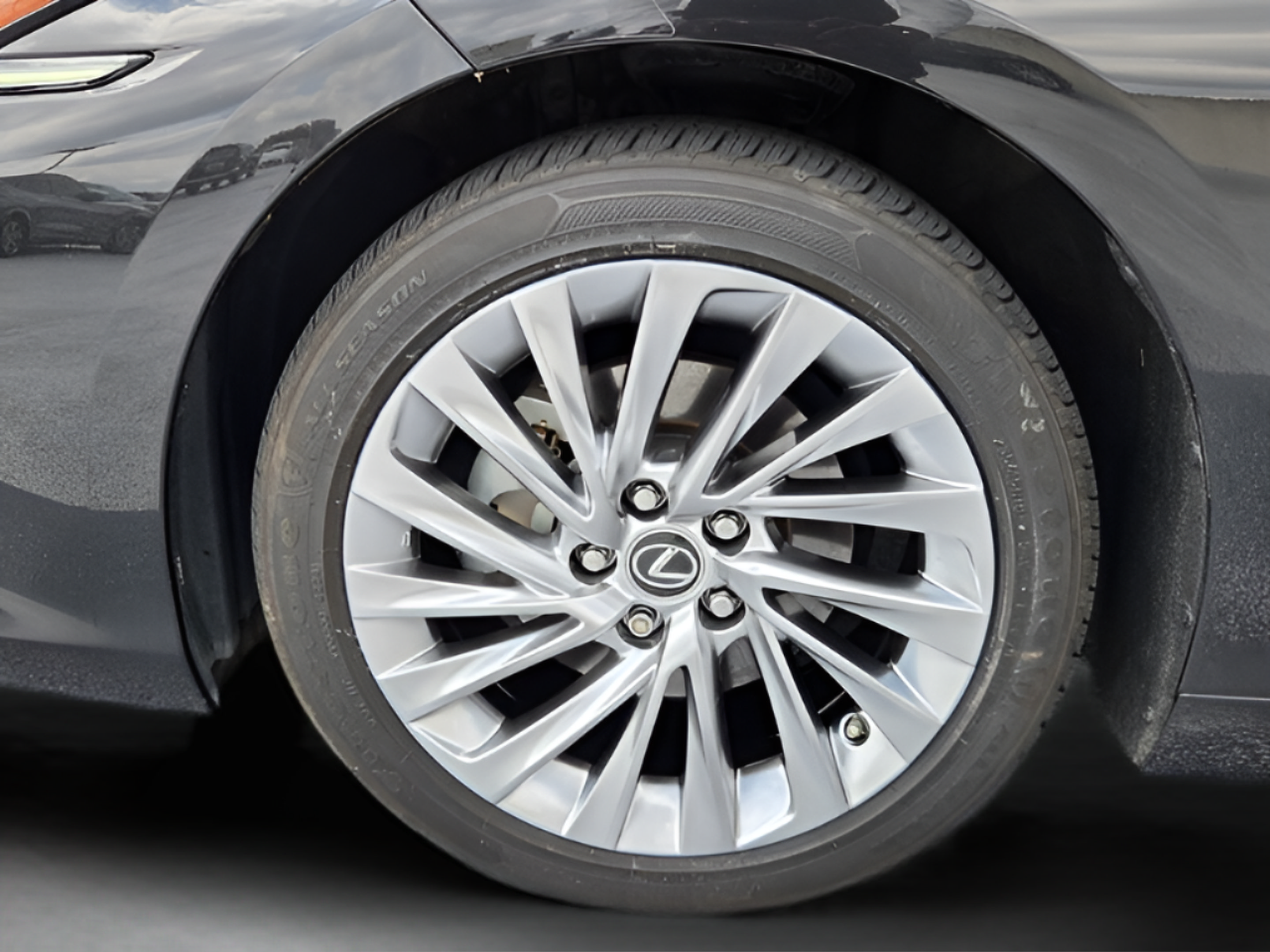 Certified 2023 Lexus ES 300h Ultra Luxury w/ Accessory Package (Z2) FWD image 35