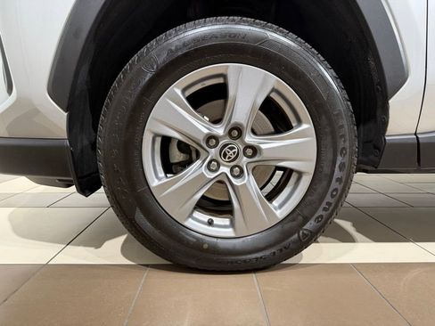 Certified 2022 Toyota RAV4 XLE w/ Convenience Package AWD/4WD image 9