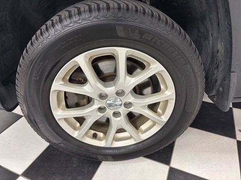 Used 2015 Jeep Cherokee Latitude w/ Cold Weather Group AWD/4WD image 5
