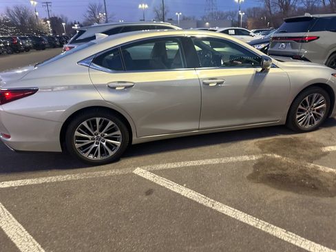 Used 2019 Lexus ES 350 image 23