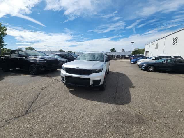 Used 2024 Jeep Grand Cherokee L Altitude AWD/4WD image 4
