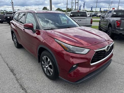 Used 2022 Toyota Highlander XLE FWD image 3
