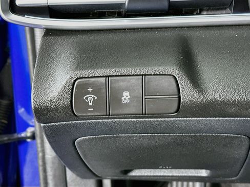 Used 2025 Hyundai Elantra SEL FWD image 17