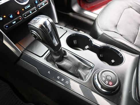 Certified 2018 Ford Explorer Limited w/ Ford Safe & Smart Package image 17