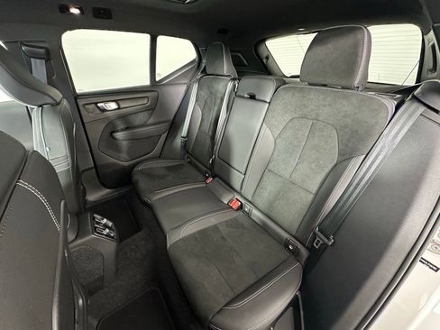 Used 2023 Volvo XC40 Recharge Plus image 31