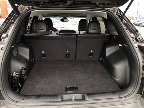 Used 2020 Jeep Cherokee Latitude Plus image 9