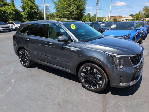 Used 2024 Kia Sorento EX w/ Panoramic Sunroof Package FWD image 1