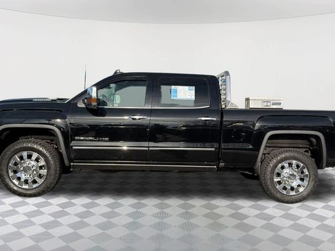 Used 2017 GMC Sierra 2500 Denali w/ Duramax Plus Package image 8