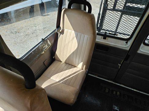 Used 1997 Dodge B3500 image 33