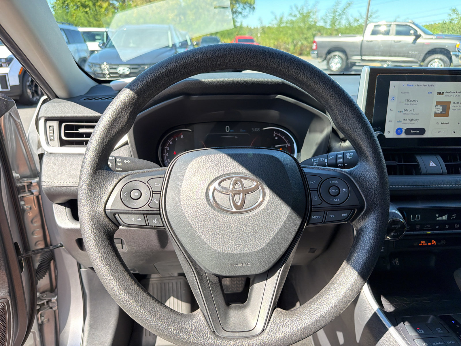 Used 2025 Toyota RAV4 XLE FWD image 21
