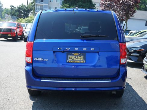 Used 2019 Dodge Grand Caravan SE w/ UConnect Hands-Free Group FWD image 4