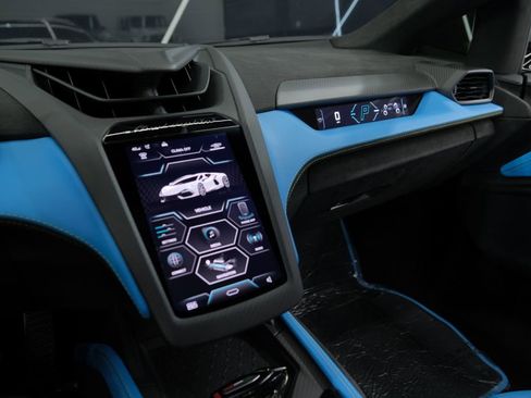 Used 2025 Lamborghini Revuelto image 52