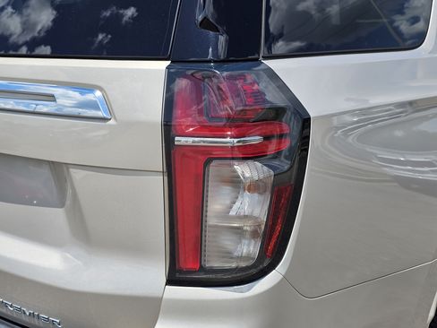 Used 2021 Chevrolet Tahoe Premier w/ Premium Package AWD/4WD image 9