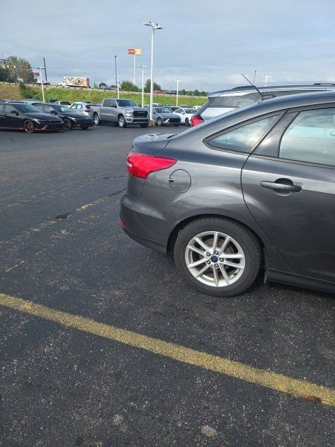 Used 2015 Ford Focus SE FWD image 3