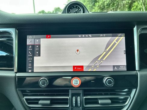 Certified 2026 Porsche Macan image 14