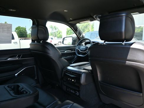 Used 2024 Jeep Wagoneer Series II w/ Flexible Seating Group AWD/4WD image 32