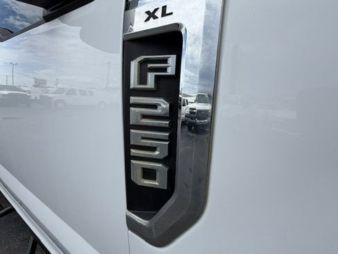 Used 2018 Ford F250 XL w/ Power Equipment Group AWD/4WD image 19