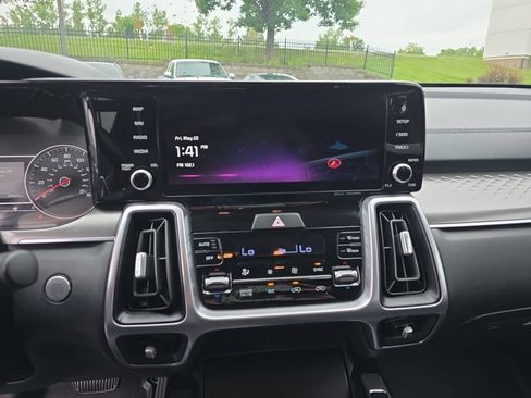 Used 2023 Kia Sorento EX AWD/4WD image 10