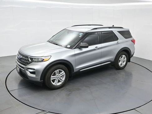 Used 2024 Ford Explorer XLT image 55