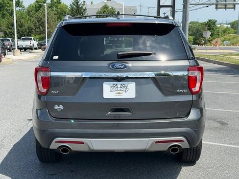 Used 2017 Ford Explorer XLT w/ Equipment Group 202A AWD/4WD image 12
