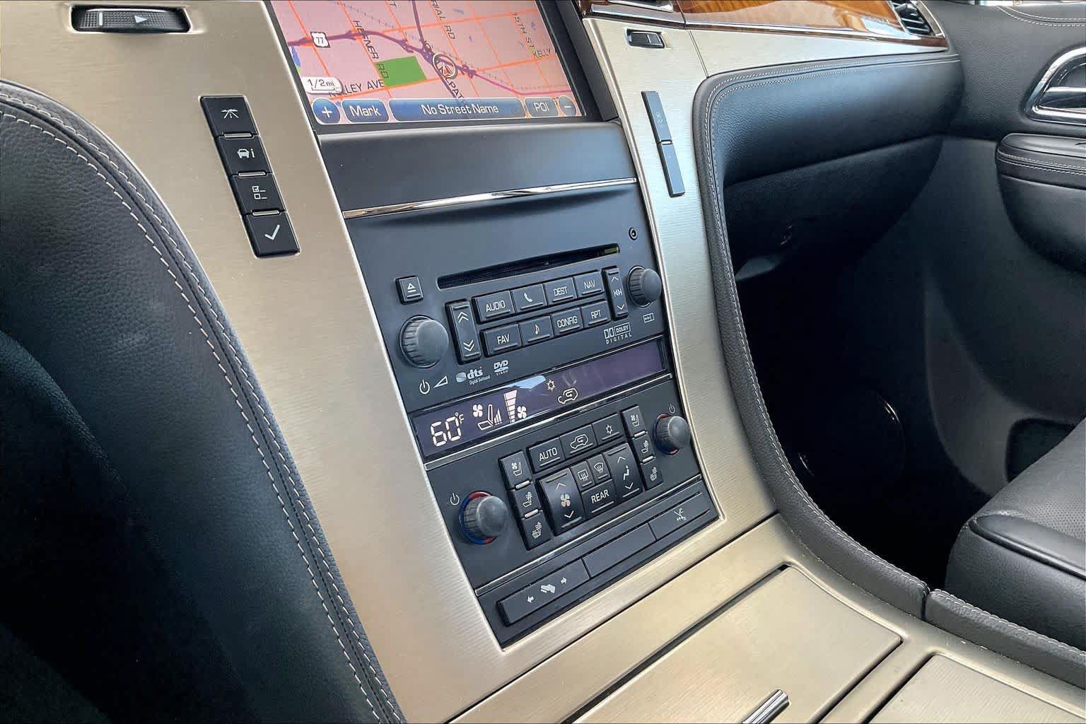 Used 2013 Cadillac Escalade Platinum AWD/4WD image 34