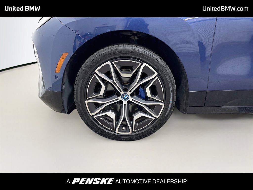 Used 2024 BMW iX xDrive50 w/ Premium Package AWD/4WD image 9
