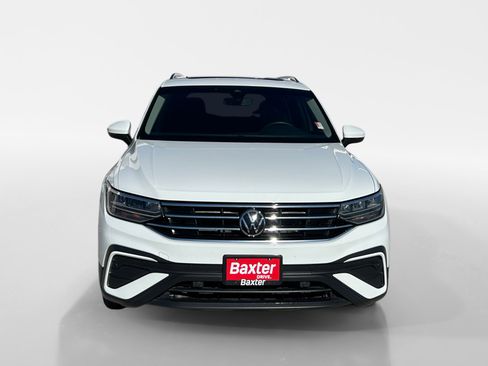 Certified 2022 Volkswagen Tiguan SE w/ Panoramic Sunroof Package image 18