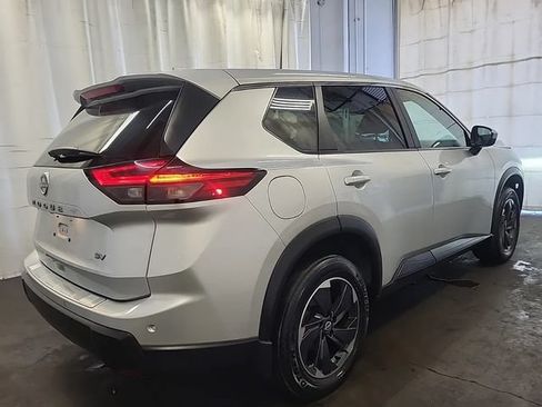 Used 2024 Nissan Rogue SV FWD image 4