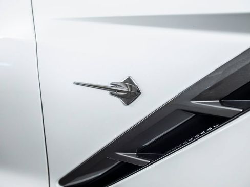 Used 2017 Chevrolet Corvette Stingray Coupe RWD image 18