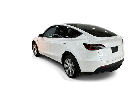 Certified 2023 Tesla Model Y Long Range AWD/4WD image 4