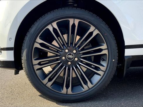 New 2026 Land Rover Range Rover Velar Dynamic SE image 9