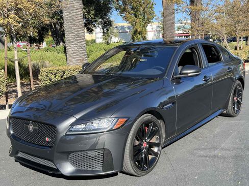 Used 2017 Jaguar XF S image 27