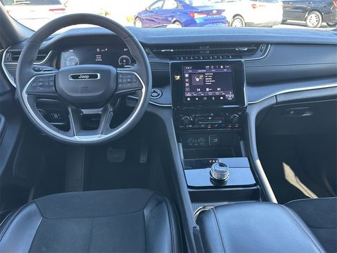 Used 2024 Jeep Grand Cherokee L Laredo image 9