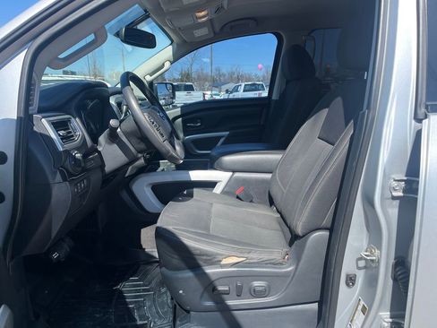 Used 2017 Nissan Titan SV AWD/4WD image 14