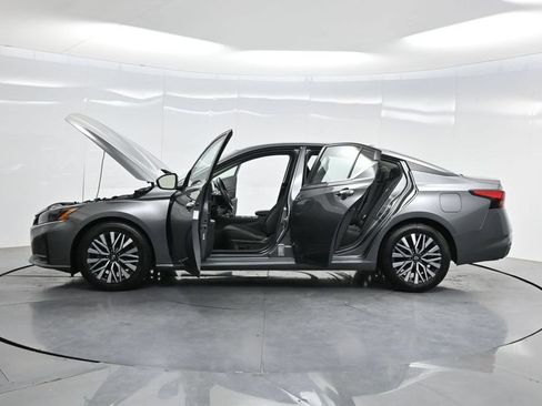 Used 2024 Nissan Altima 2.5 SV FWD image 47